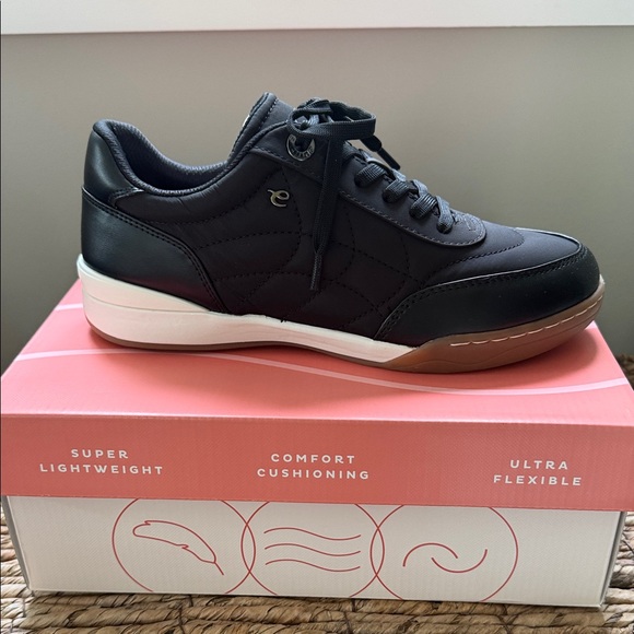 NEW Easy Spirit Women’s Haigan2 Sneaker - Picture 2 of 6